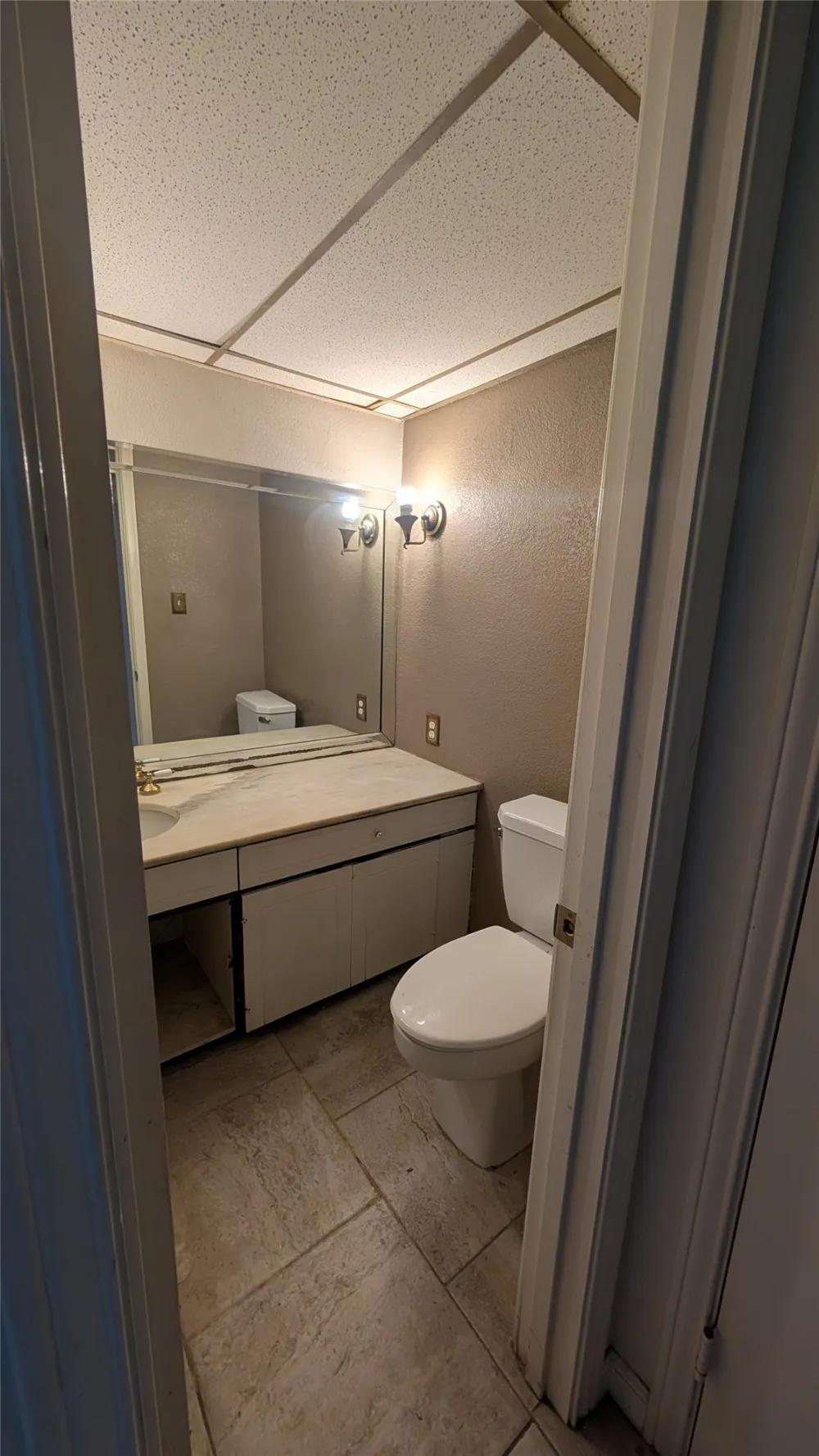 556 E Avenue J #B Grand Prairie, TX 75050