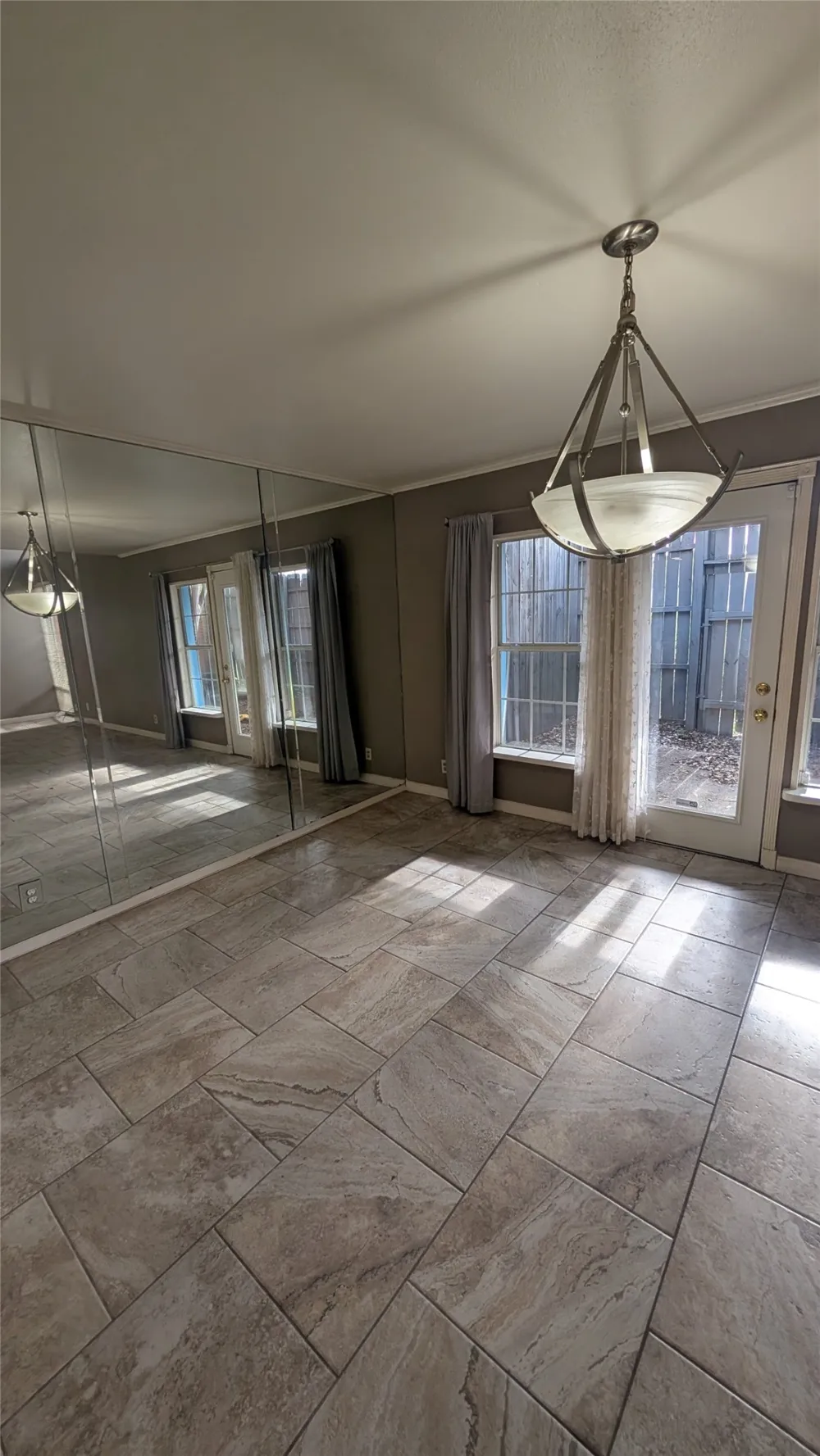556 E Avenue J #B Grand Prairie, TX 75050
