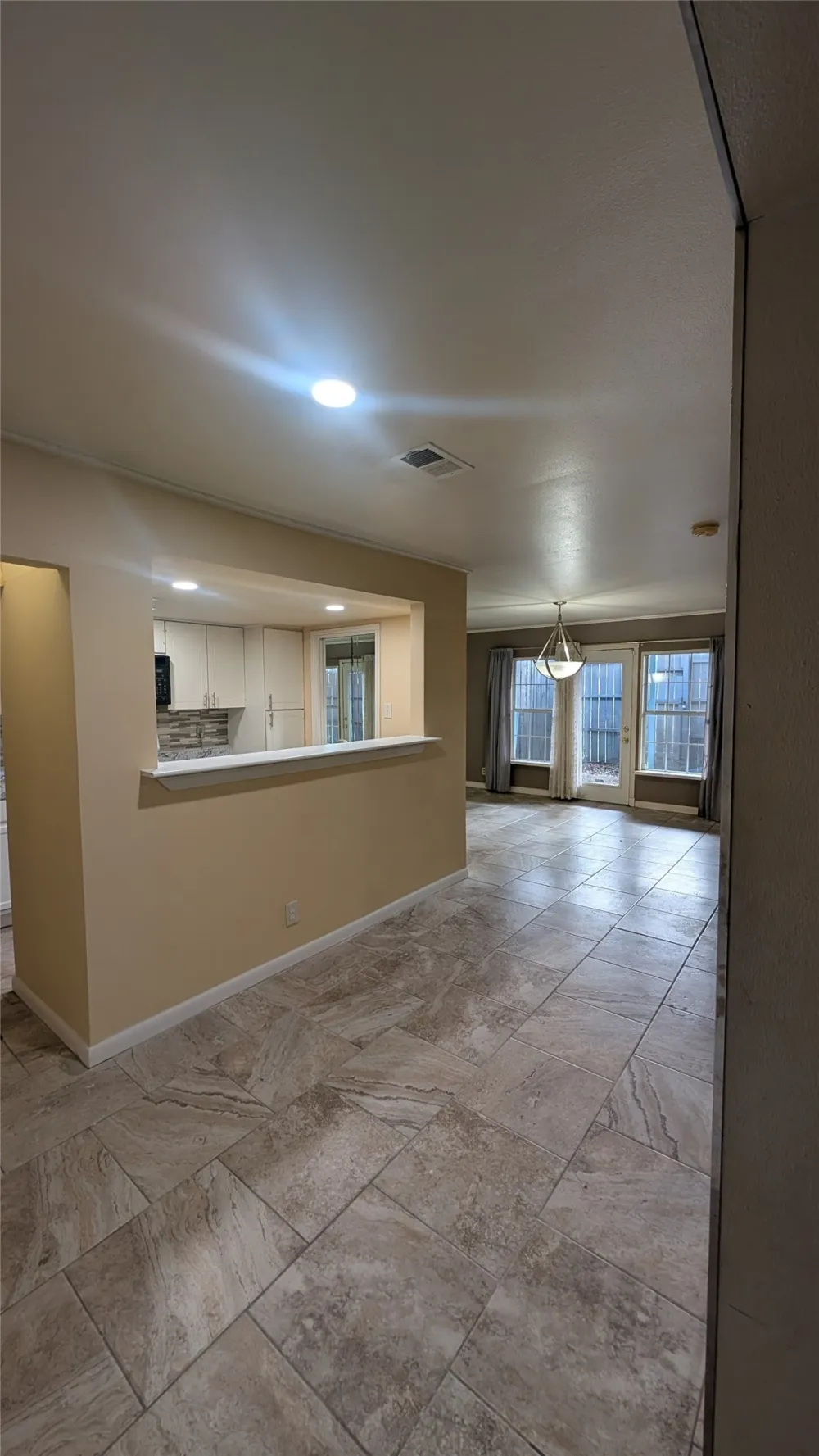 556 E Avenue J #B Grand Prairie, TX 75050