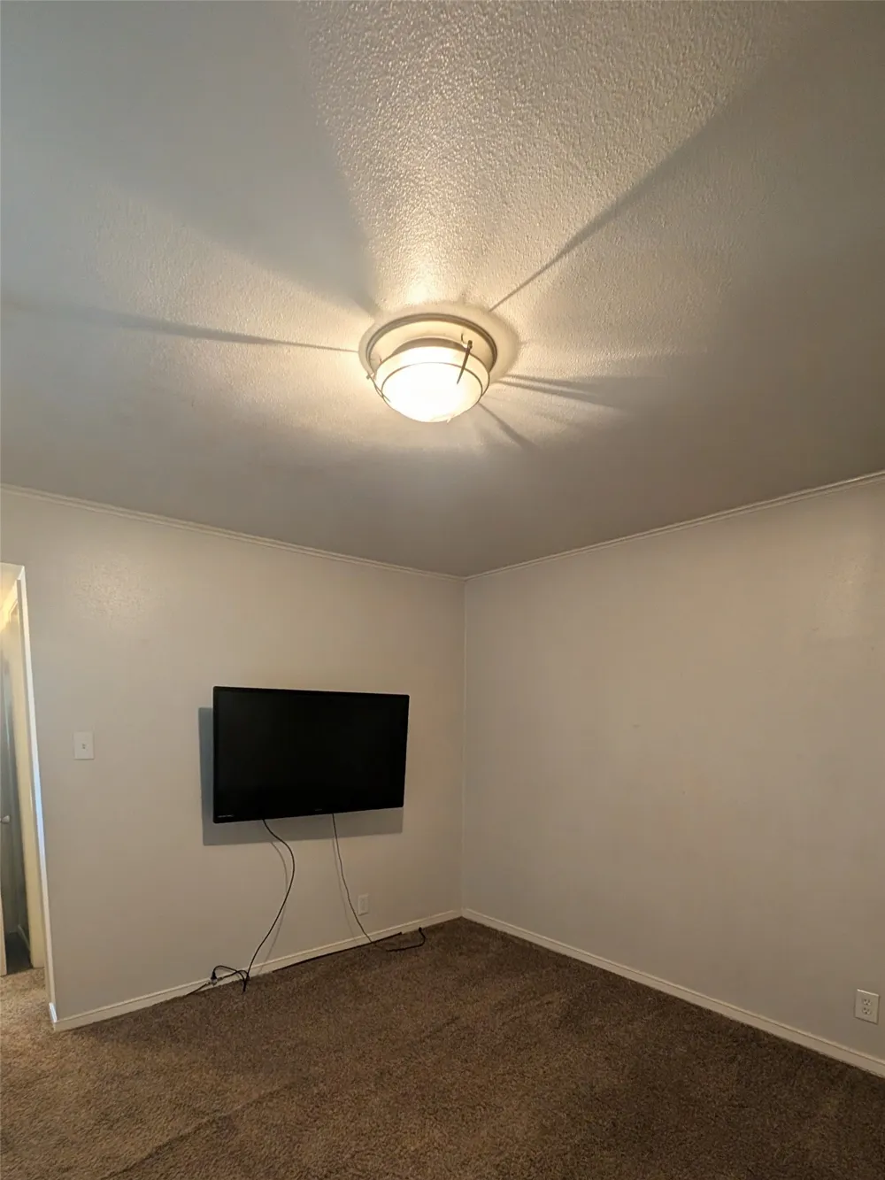 556 E Avenue J #B Grand Prairie, TX 75050