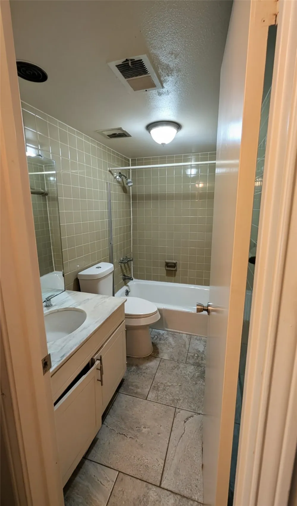556 E Avenue J #B Grand Prairie, TX 75050
