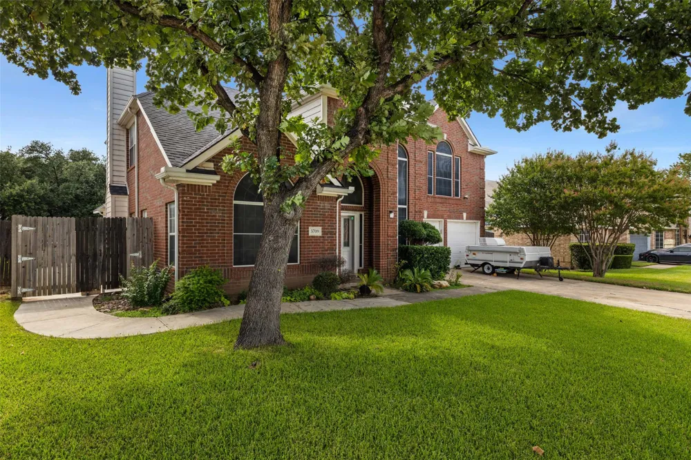 5709 Christy Lane Haltom City, TX 76137