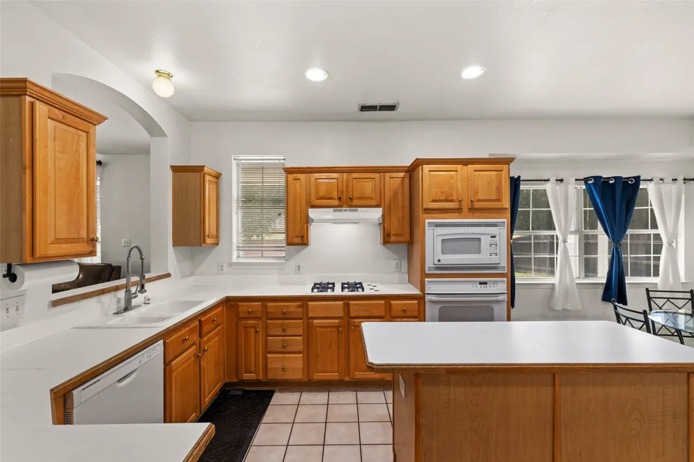 5709 Christy Lane Haltom City, TX 76137