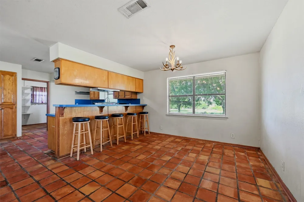 976 County Road 4070 Ector, TX 75439