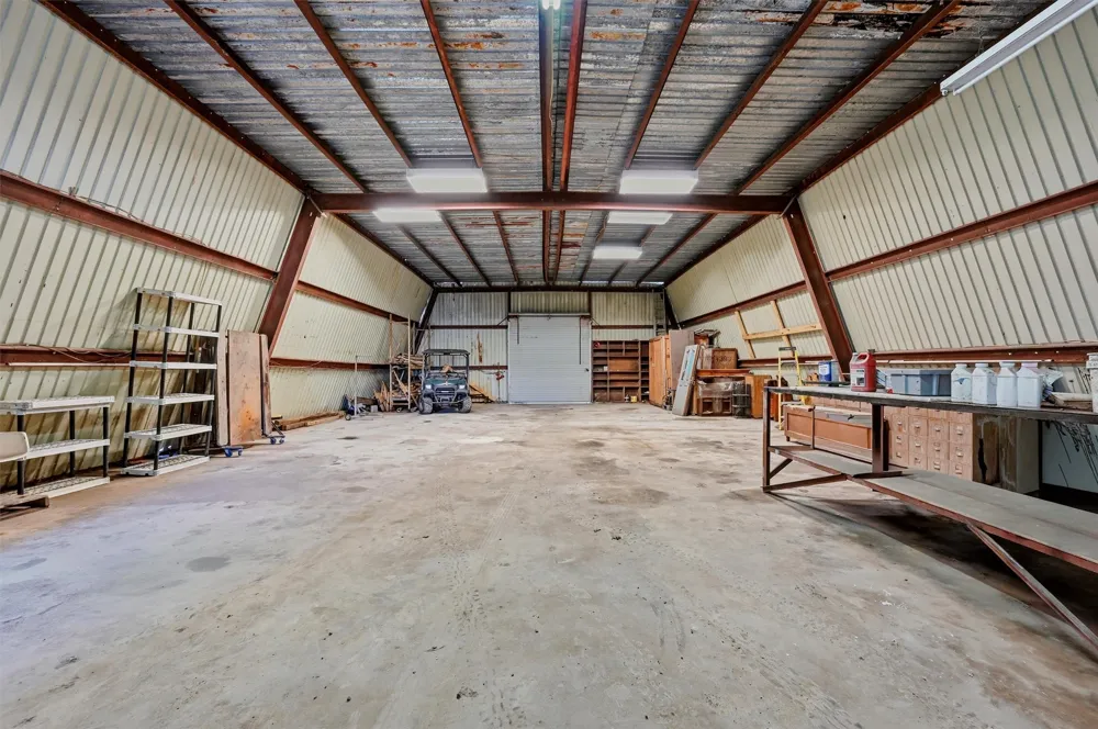 976 County Road 4070 Ector, TX 75439