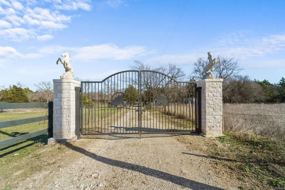1006 S Clark Road Cedar Hill, TX 75104