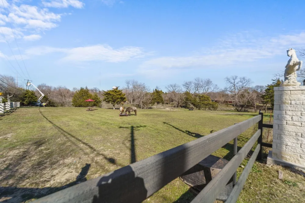 1006 S Clark Road Cedar Hill, TX 75104