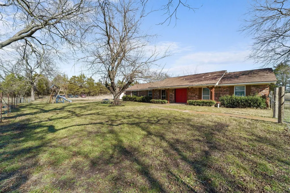 1006 S Clark Road Cedar Hill, TX 75104