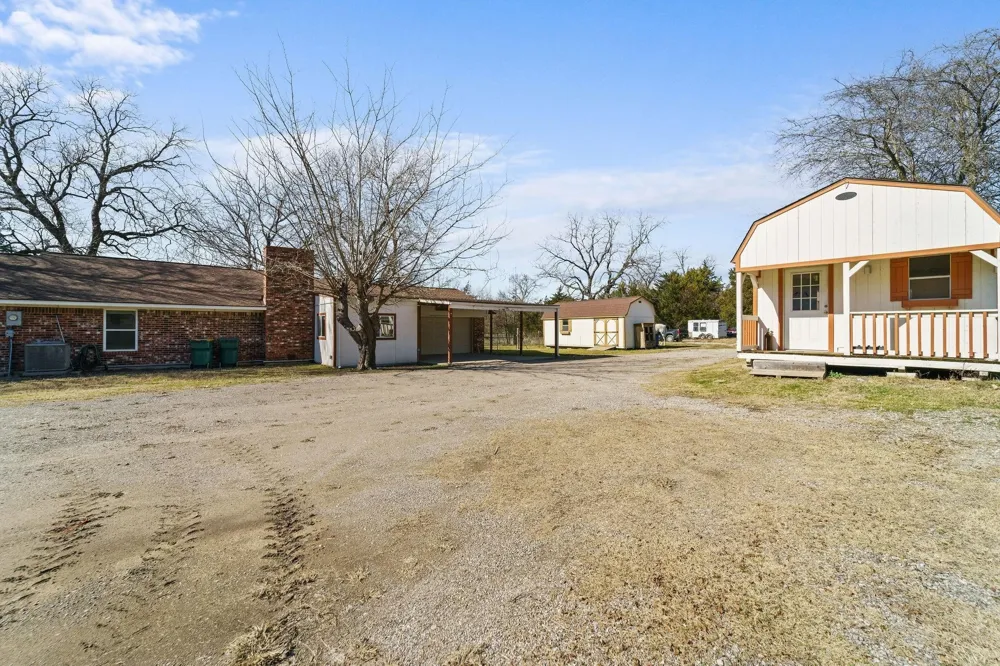 1006 S Clark Road Cedar Hill, TX 75104