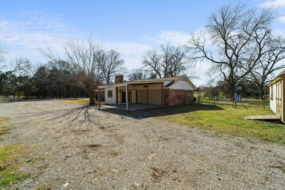 1006 S Clark Road Cedar Hill, TX 75104