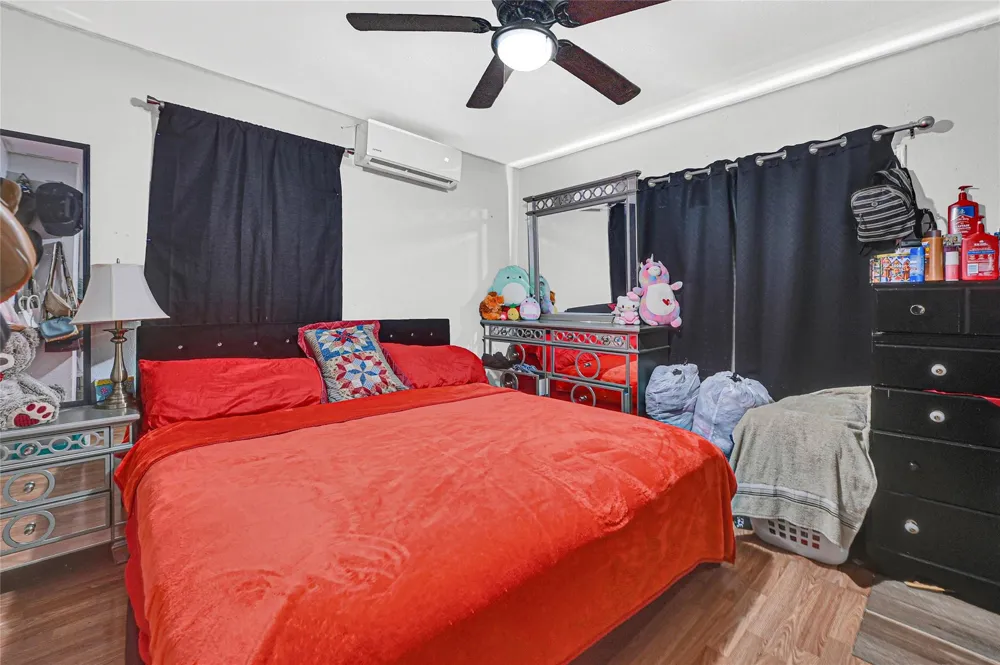 10526 Palestine Street Jacinto City, TX 77029