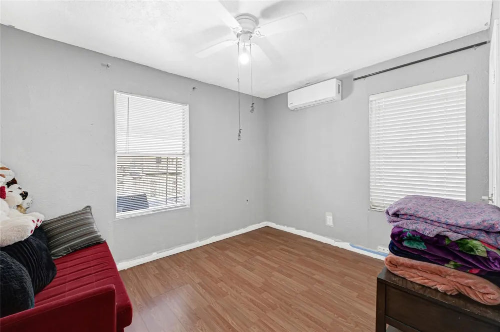 10526 Palestine Street Jacinto City, TX 77029