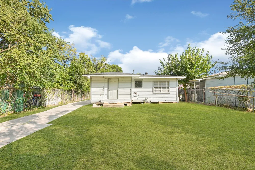 10526 Palestine Street Jacinto City, TX 77029