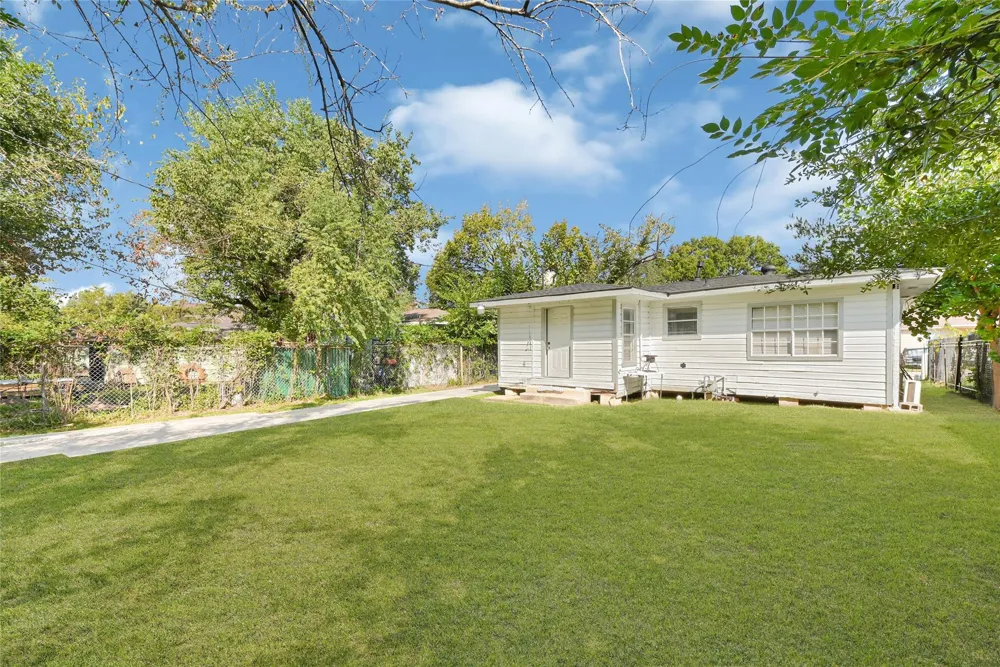 10526 Palestine Street Jacinto City, TX 77029