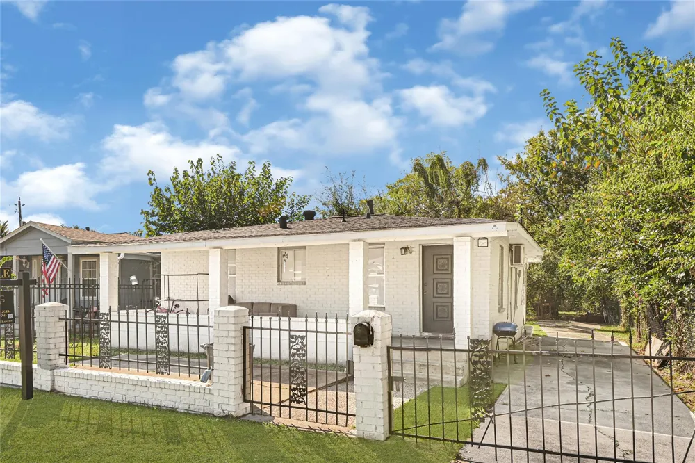 10526 Palestine Street Jacinto City, TX 77029