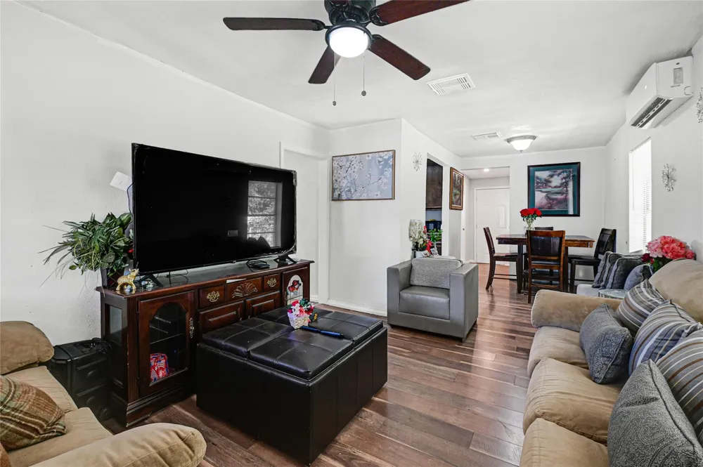 10526 Palestine Street Jacinto City, TX 77029