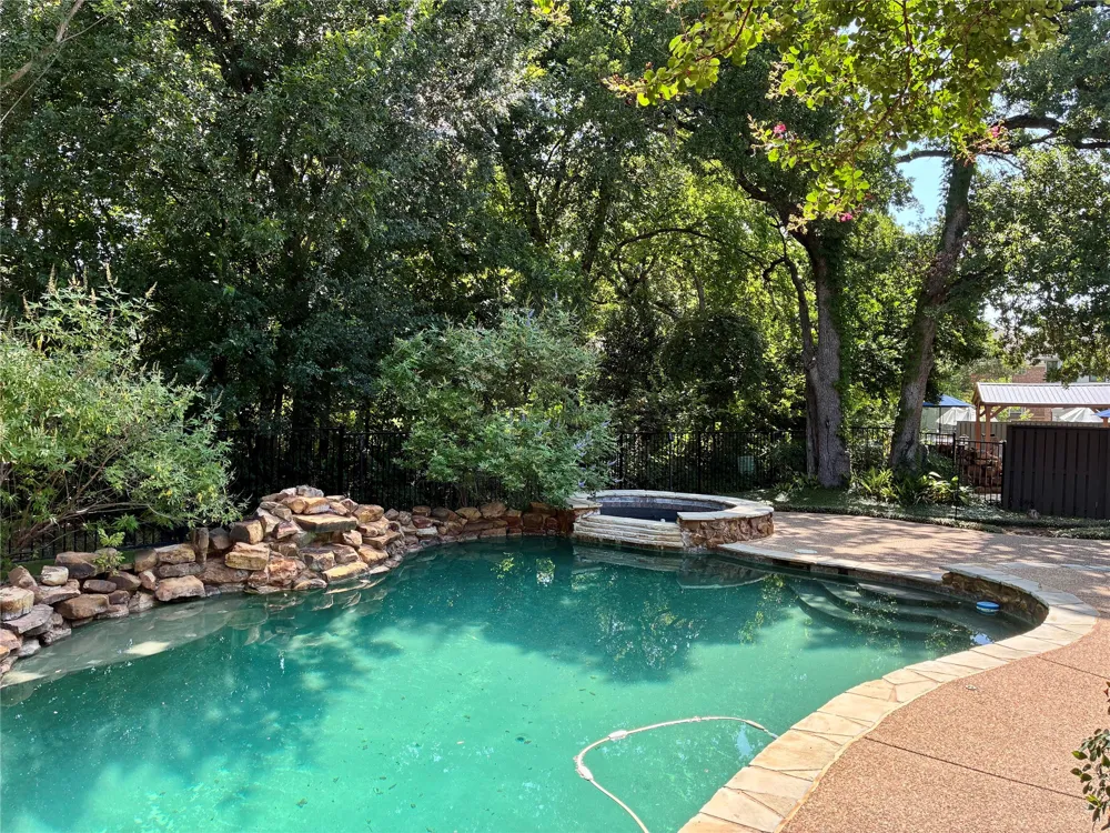 718 Ashleigh Lane Southlake, TX 76092