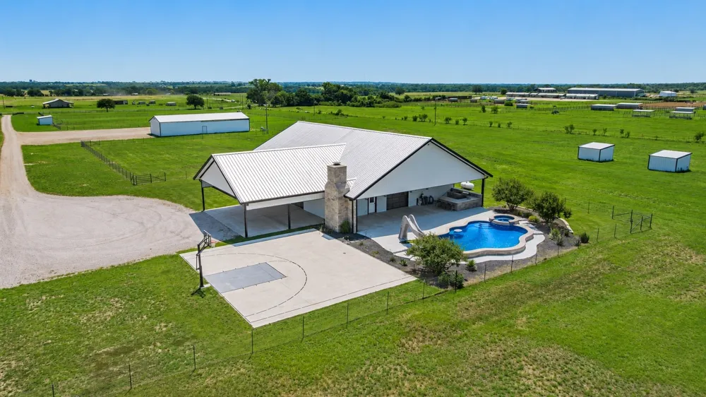 385 Private Road 1733 Stephenville, TX 76401