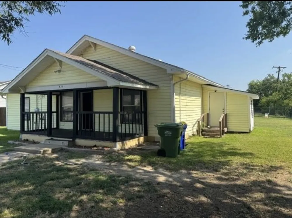 323 E Lloyd Street Krum, TX 76249