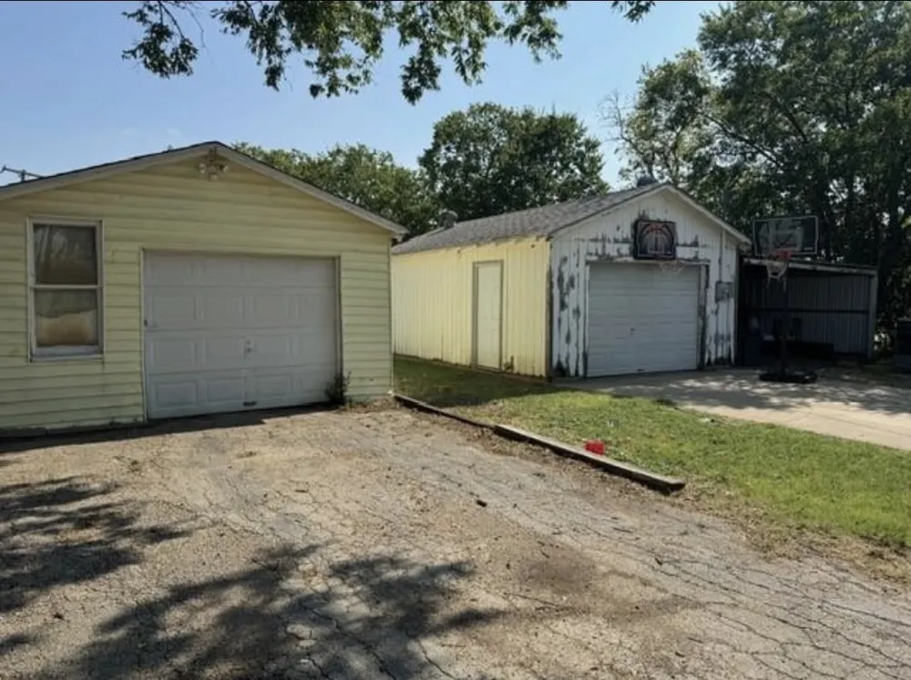 323 E Lloyd Street Krum, TX 76249