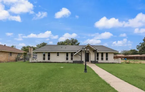 3914 Shady Hollow Lane
