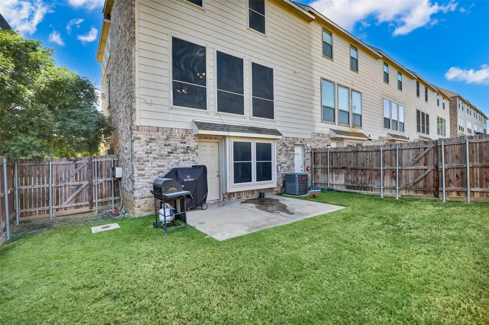 2700 Club Ridge Drive #8 Lewisville, TX 75067