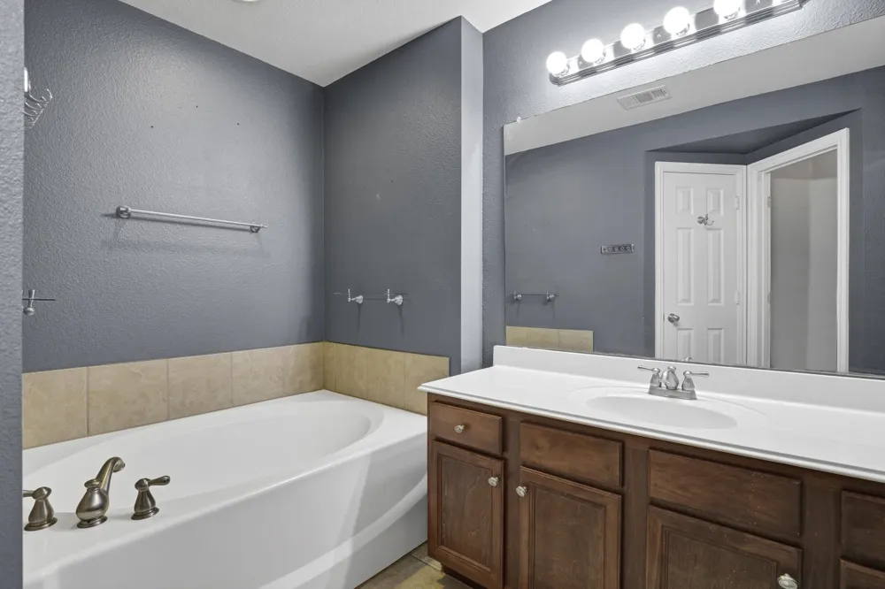 2700 Club Ridge Drive #8 Lewisville, TX 75067