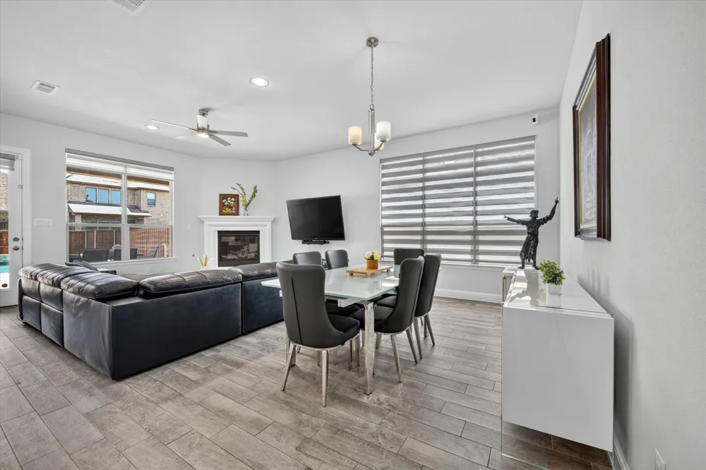 12728 Royal Oaks Lane Farmers Branch, TX 75234