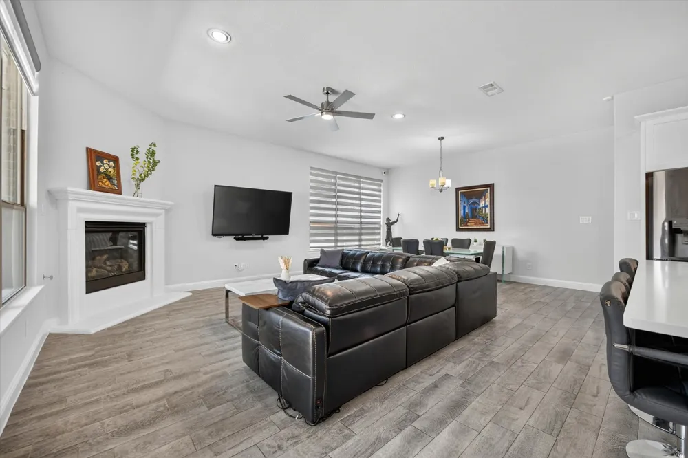 12728 Royal Oaks Lane Farmers Branch, TX 75234