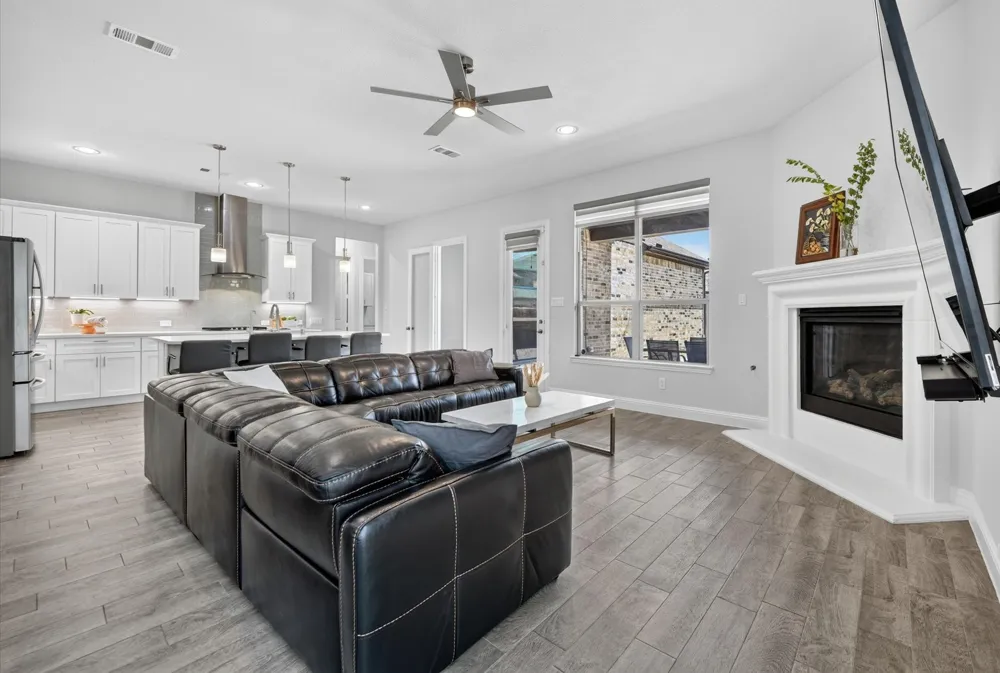 12728 Royal Oaks Lane Farmers Branch, TX 75234