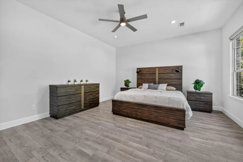 12728 Royal Oaks Lane Farmers Branch, TX 75234