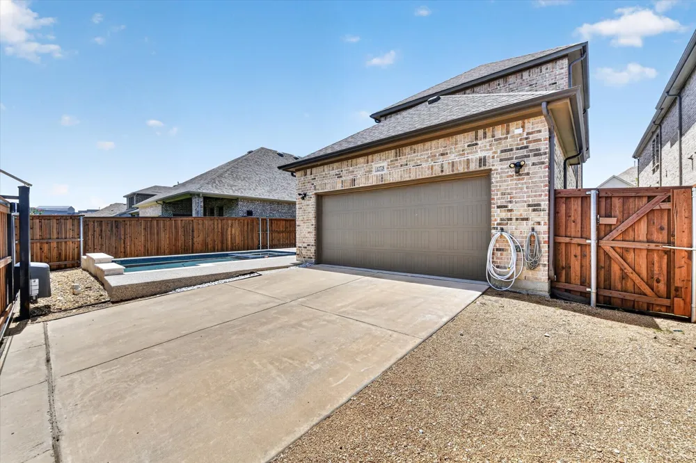 12728 Royal Oaks Lane Farmers Branch, TX 75234