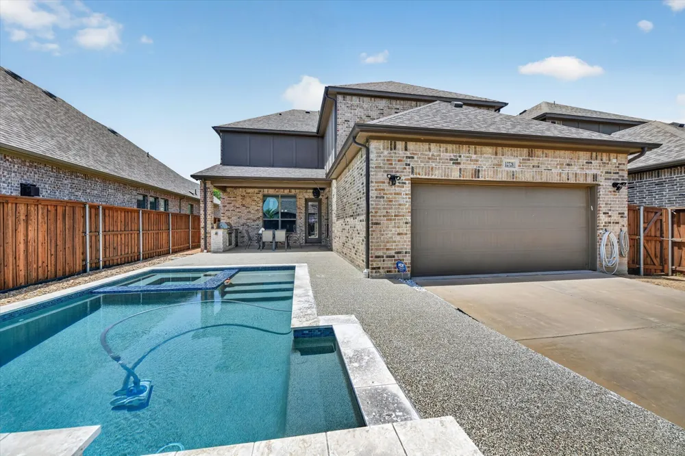 12728 Royal Oaks Lane Farmers Branch, TX 75234