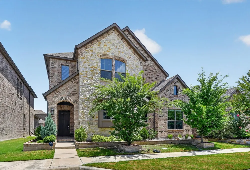 12728 Royal Oaks Lane Farmers Branch, TX 75234