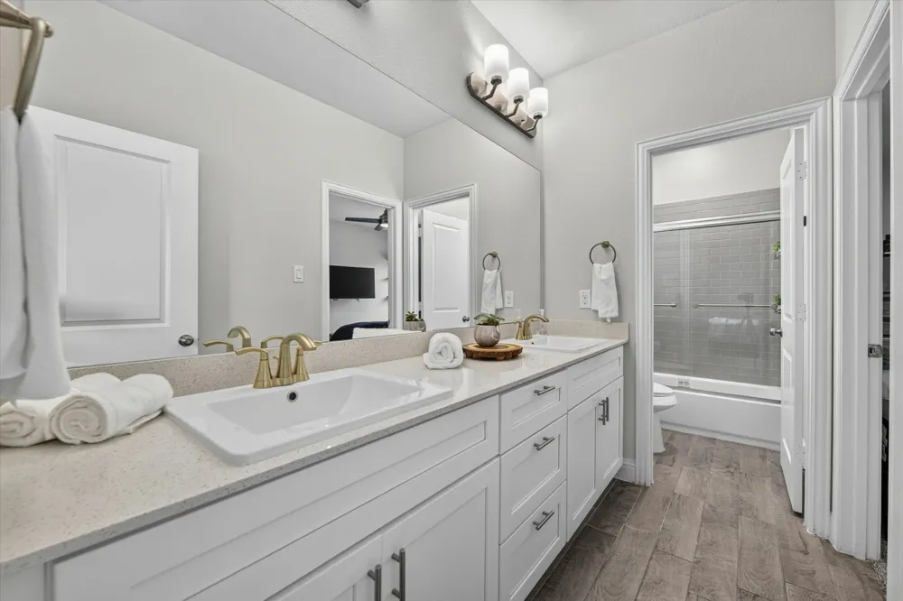 12728 Royal Oaks Lane Farmers Branch, TX 75234