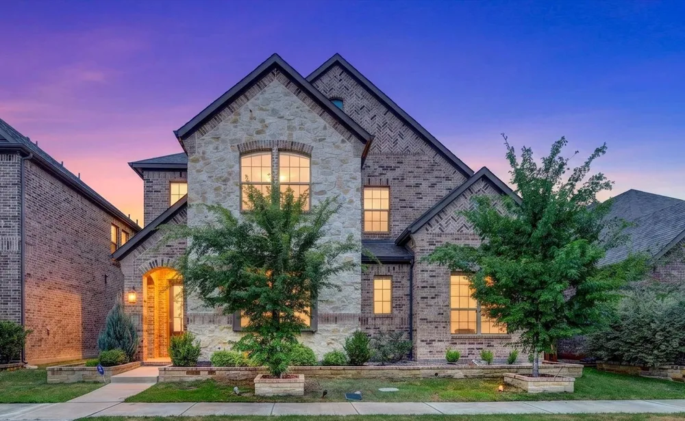 12728 Royal Oaks Lane Farmers Branch, TX 75234
