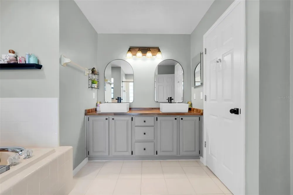 305 FORREST CREST COURT Ocoee, FL 34761