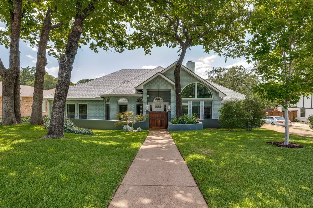 2708 Monarch Drive Arlington, TX 76006