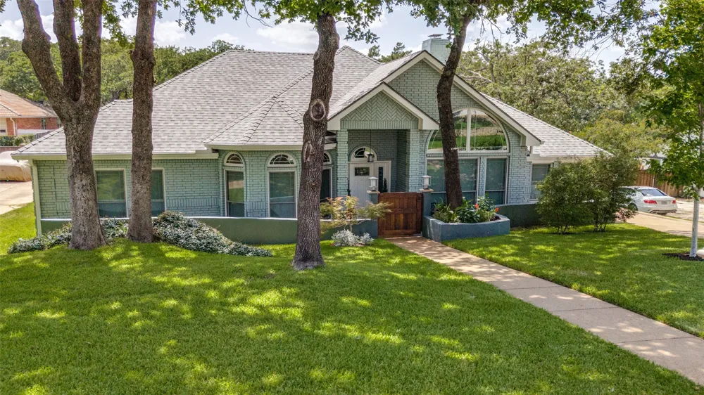 2708 Monarch Drive Arlington, TX 76006
