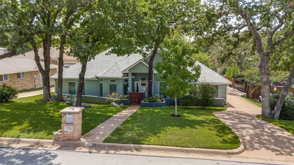 2708 Monarch Drive Arlington, TX 76006