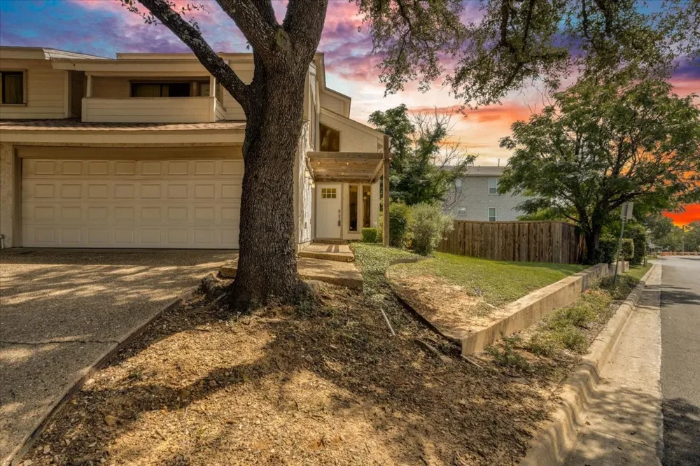 29 Oakbrook Drive Lewisville, TX 75057