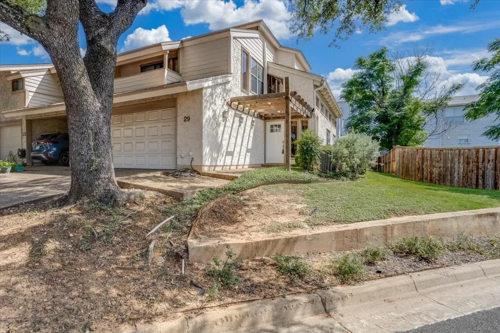 29 Oakbrook Drive Lewisville, TX 75057