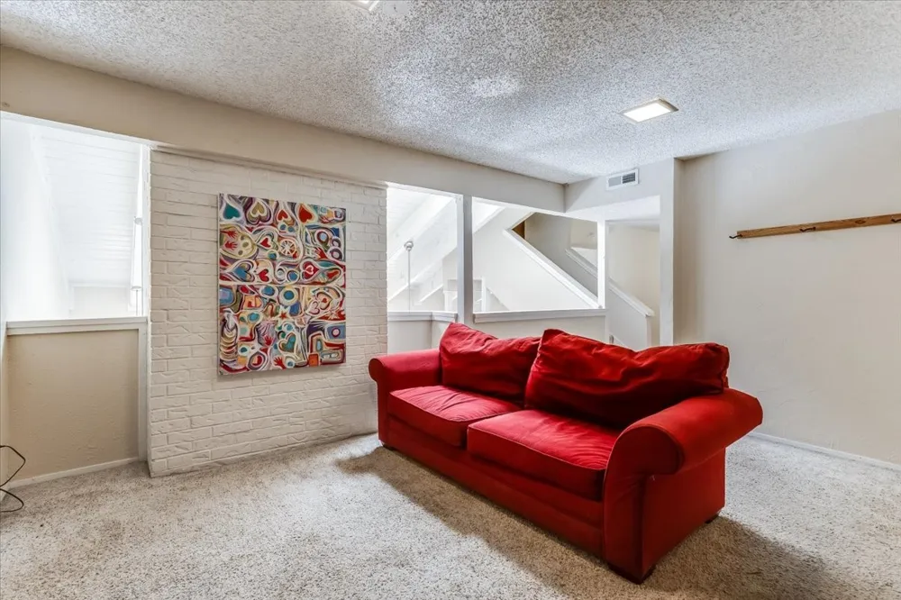 29 Oakbrook Drive Lewisville, TX 75057