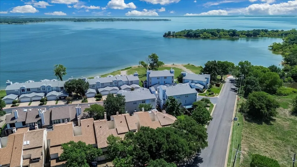 29 Oakbrook Drive Lewisville, TX 75057