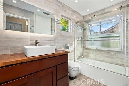 1203 Llano San Clemente, CA 92673