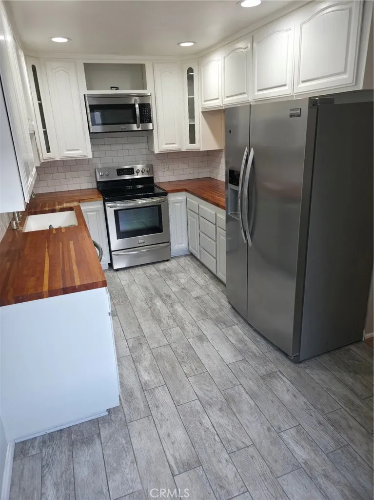 4558 Willis #114 Los Angeles, CA 91403