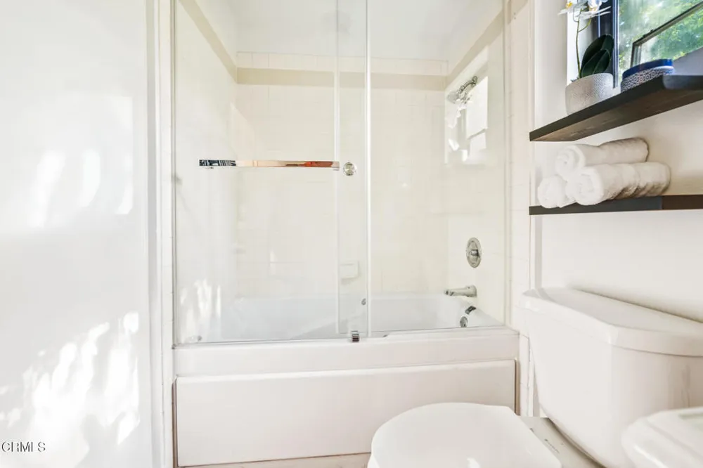 111 S Oak Knoll Avenue #107 Pasadena, CA 91101