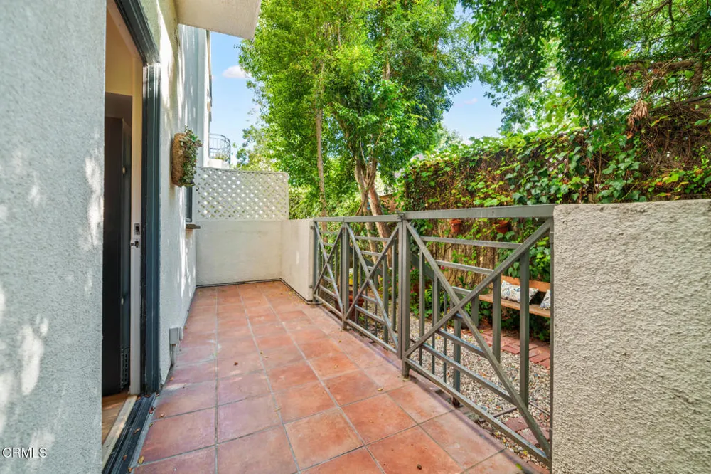 111 S Oak Knoll Avenue #107 Pasadena, CA 91101