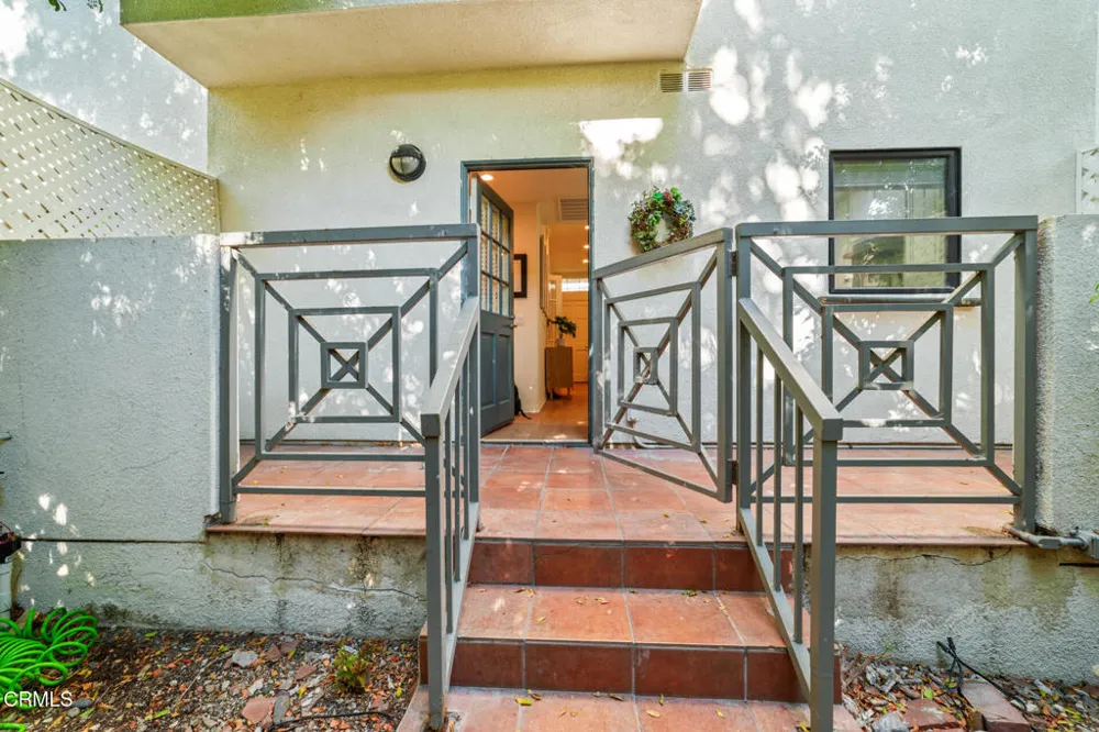 111 S Oak Knoll Avenue #107 Pasadena, CA 91101