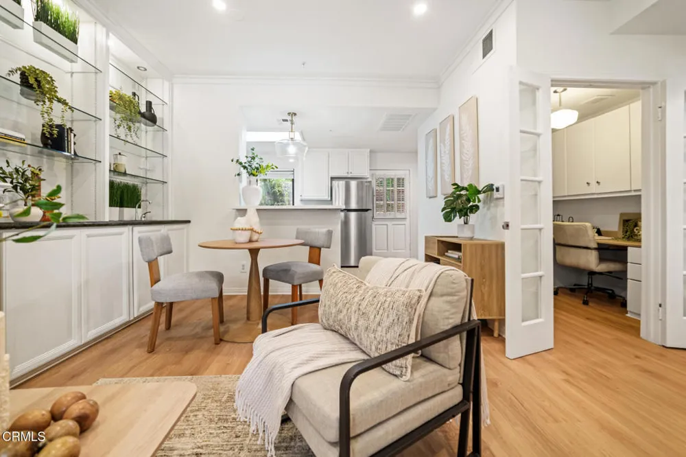 111 S Oak Knoll Avenue #107 Pasadena, CA 91101